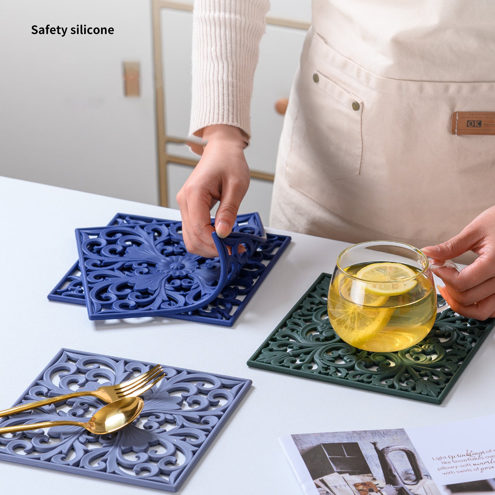 3Pcs / Set 18x18cm Scald Preventing Pot Holder Silicone Pad Hollow Flower Heat Insulation Square Mat 3Pcs / Set 18x18cm Scald Preventing Pot Holder Silicone Pad Hollow Flower Heat Insulation Square Mat